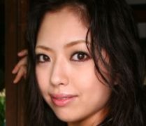 室谷雛子